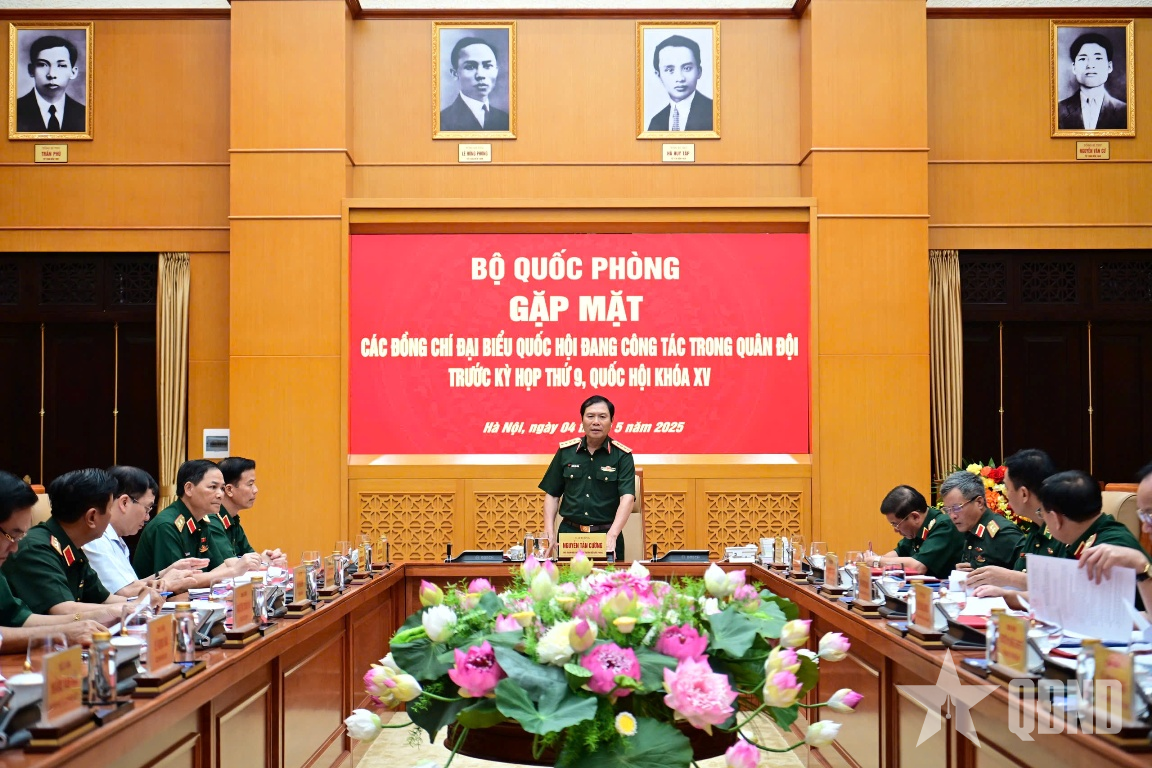 Bộ Quốc phòng gặp mặt các đại biểu Quốc hội đang công tác trong Quân đội trước Kỳ họp thứ chín, Quốc hội khóa XV